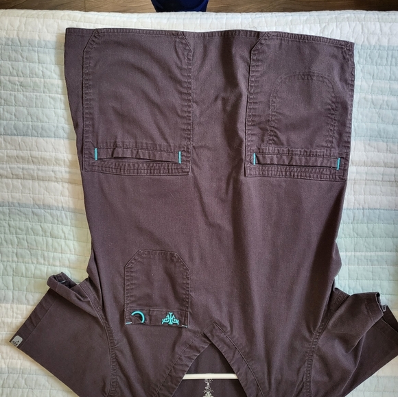 Scrub shirts - Picture 2 of 15